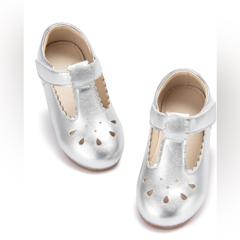 Brand new Estine girls silver Mary Jane flats shoes size 13